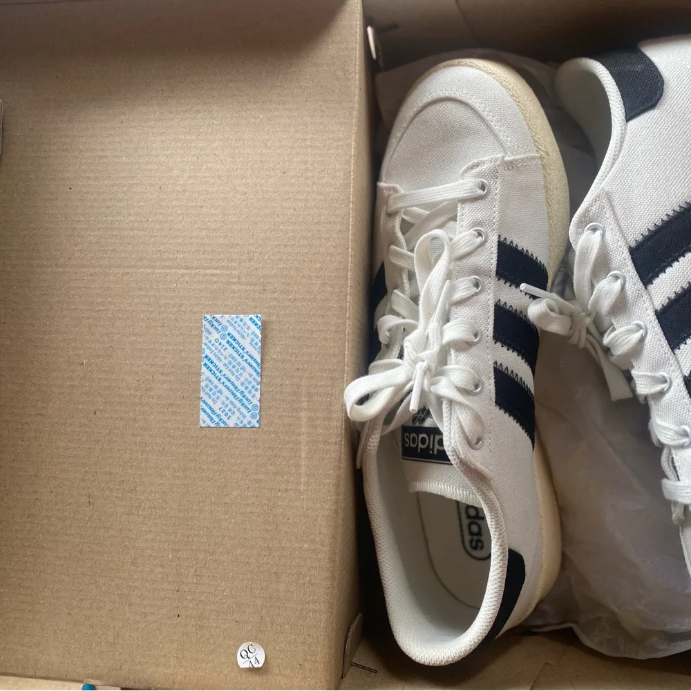 adidas JUMP HOOK SHOES White Sneakers with Black Stripes, Unisex 8.5M/9.5W